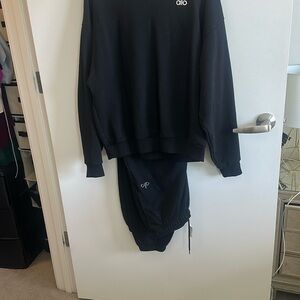 Alo accolade crew neck and sweat set